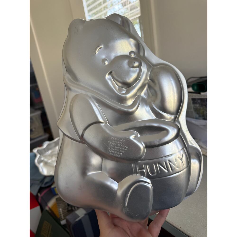 Winnie the Pooh with Hunny Pot Wilton Cake Pan 1995